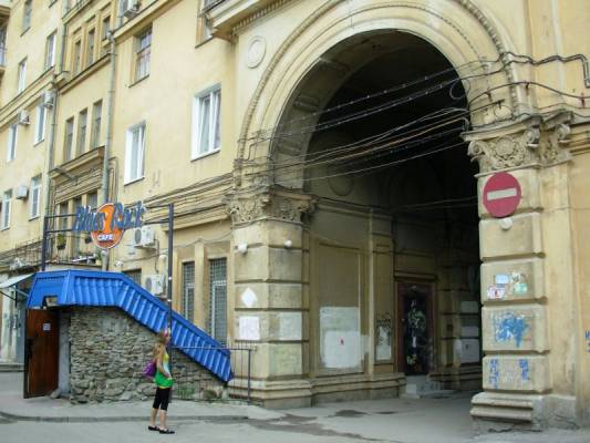 ���-���� ����