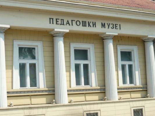 �������