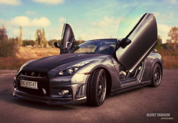 NISSAN GT-R