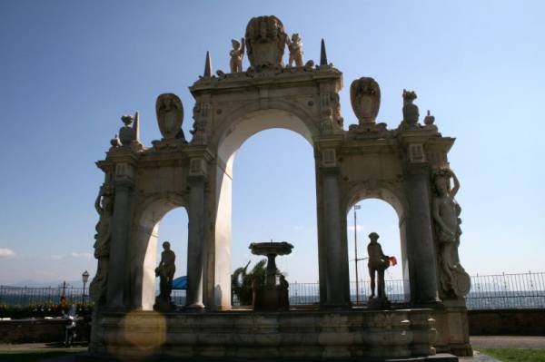 �������